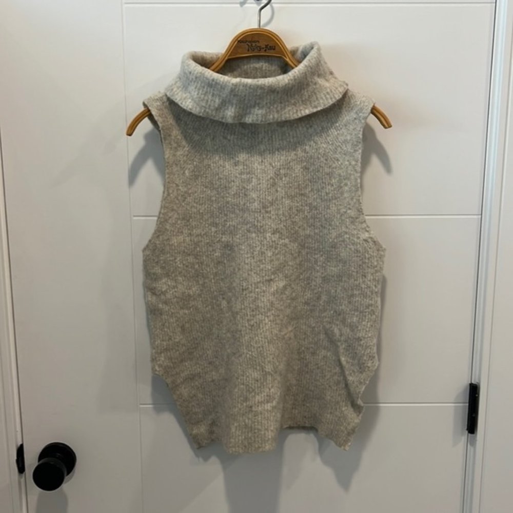 Olive and oak black sleeveless shirt size small